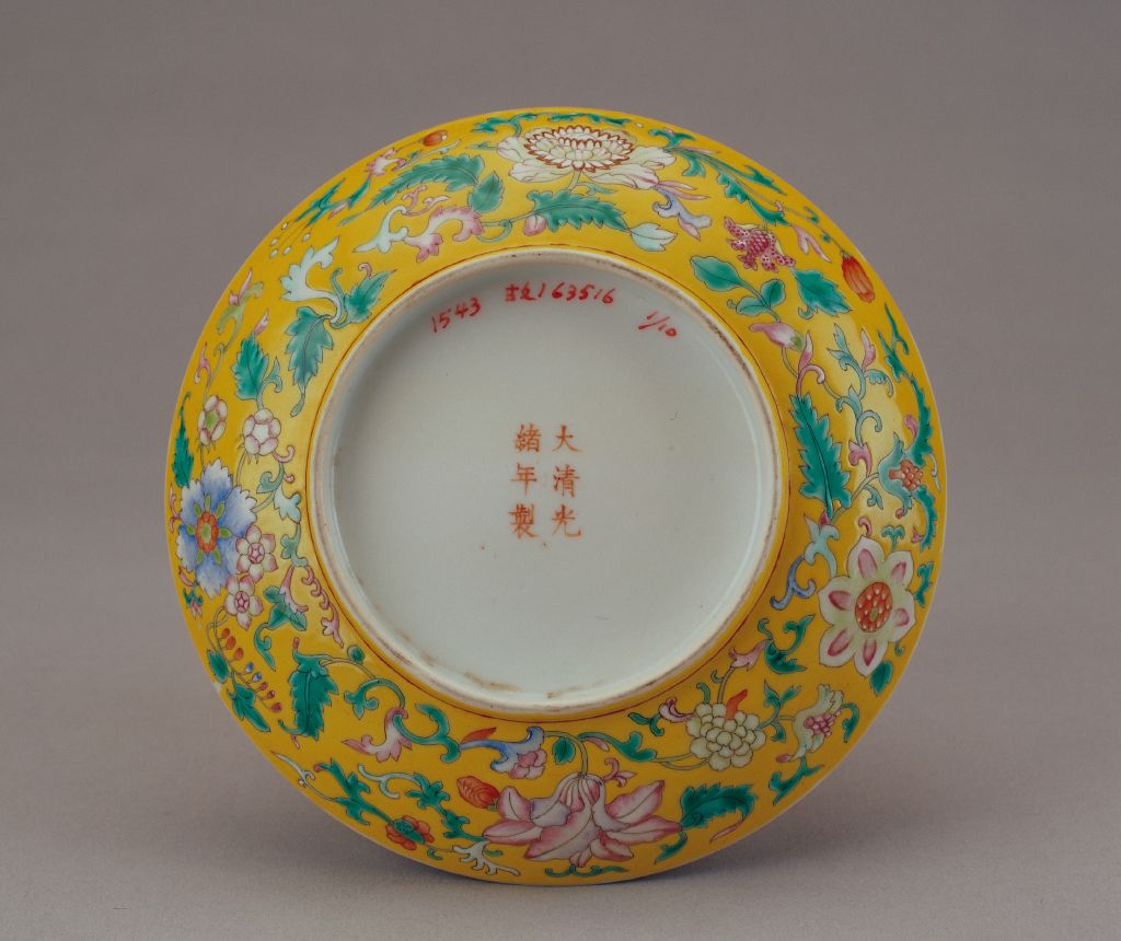 图片[3]-White inside red five bats outside yellow ground pastel plate-China Archive